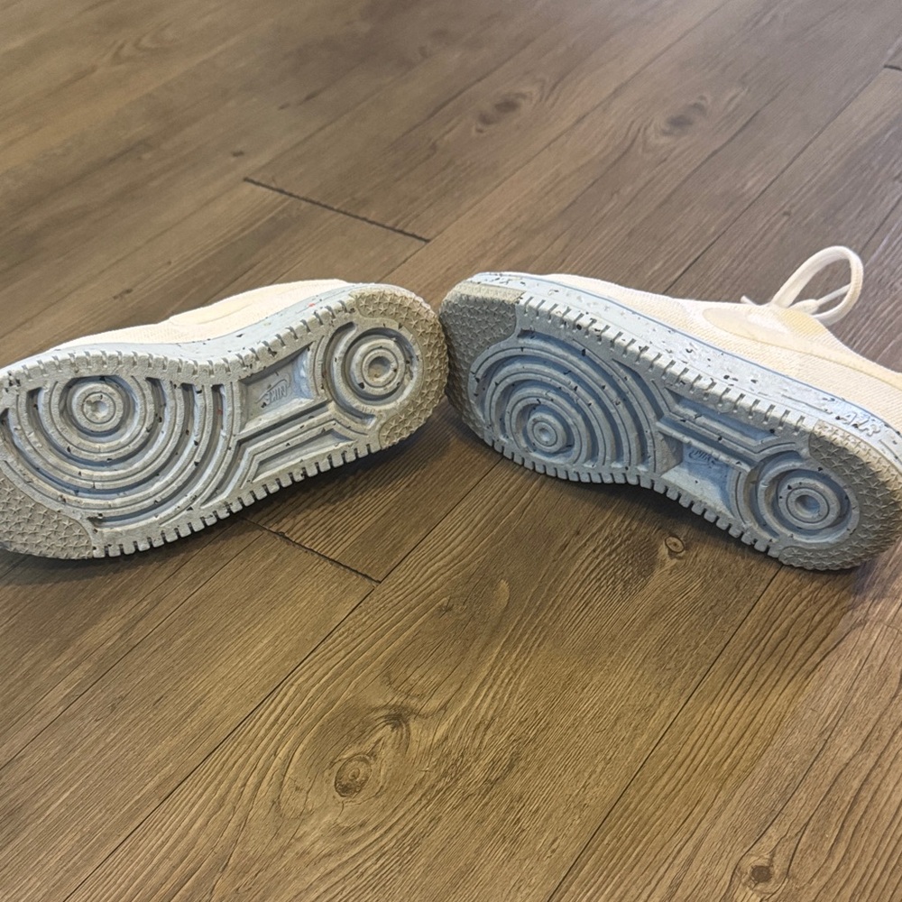 Nike Air Women’s  Cream Sneakers - Picture 3 of 5